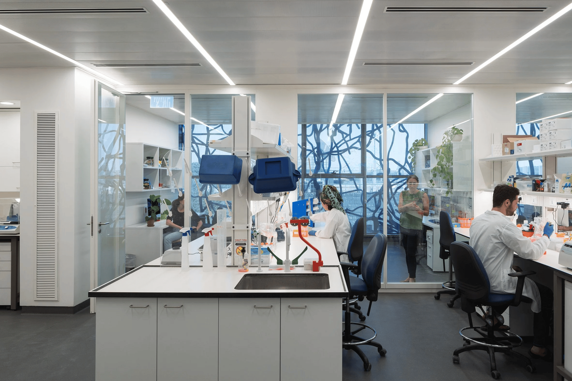 edmond-and-lily-safra-center-for-brain-sciences-foster-partners-jerusalem-israel_dezeen_2364_col_19 edmond-and-lily-safra-center-for-brain-sciences-foster-partners-jerusalem-israel_dezeen_2364_col_19