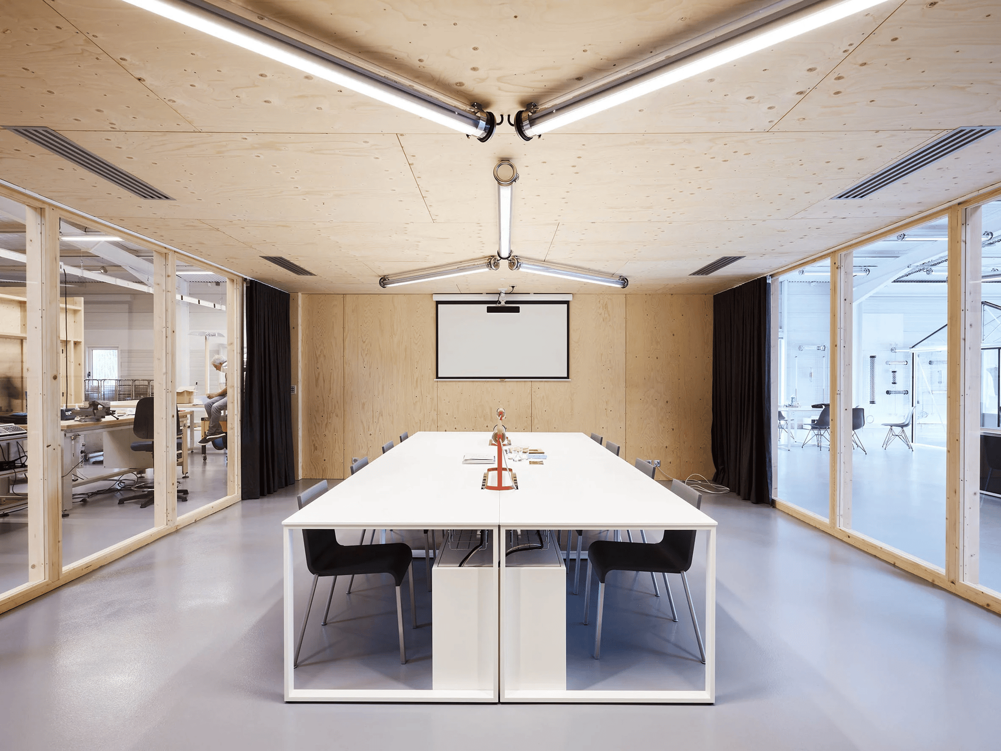 freaks-architecture-sammode-warehouse-conversion-france-lighting-research-centre-photo-david-foessel_dezeen_2364_col_17 freaks-architecture-sammode-warehouse-conversion-france-lighting-research-centre-photo-david-foessel_dezeen_2364_col_17